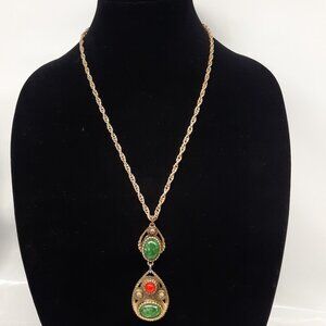 Vintage Avon green red goldtone long chain necklace A17